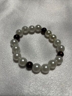 Classic White Pearl Stretch Bracelet with Dark Accent Beads